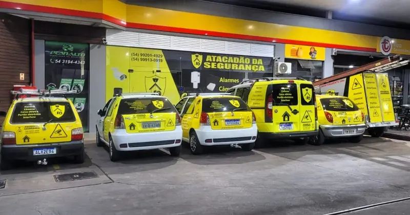 Frota caracterizada do Atacadão da Segurança em atendimento